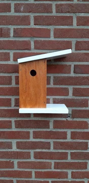 Eikenhouten vogelhuisjes voor de koolmees, bitumen bekleed  beschikbaar voor biedingen