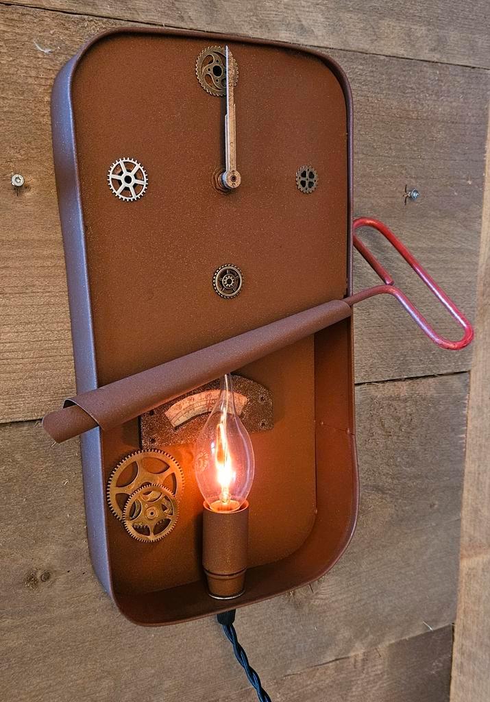 Unieke one of a kind Tin Can lamp/klok., Huis en Inrichting, Lampen | Wandlampen, Nieuw, Ophalen of Verzenden