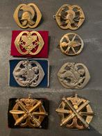 8 Baretemblemen in een koop. Bieden, Verzamelen, Militaria | Algemeen, Ophalen, Landmacht, Nederland