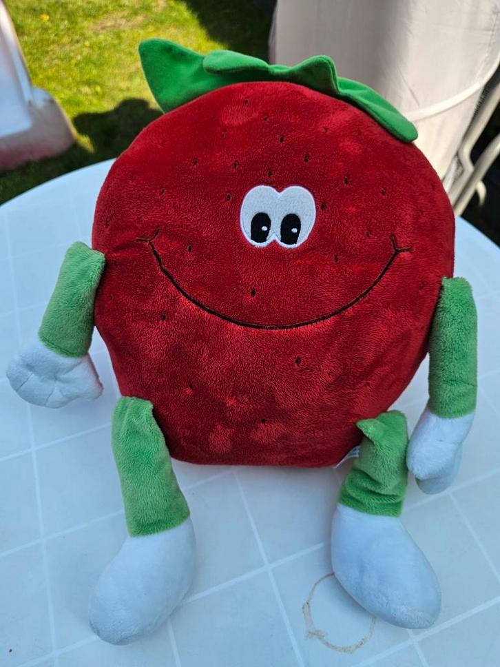 Aardbei Knuffel met Armen en Benen - Strawberry Plush Toy, Kinderen en Baby's, Speelgoed | Knuffels en Pluche, Zo goed als nieuw