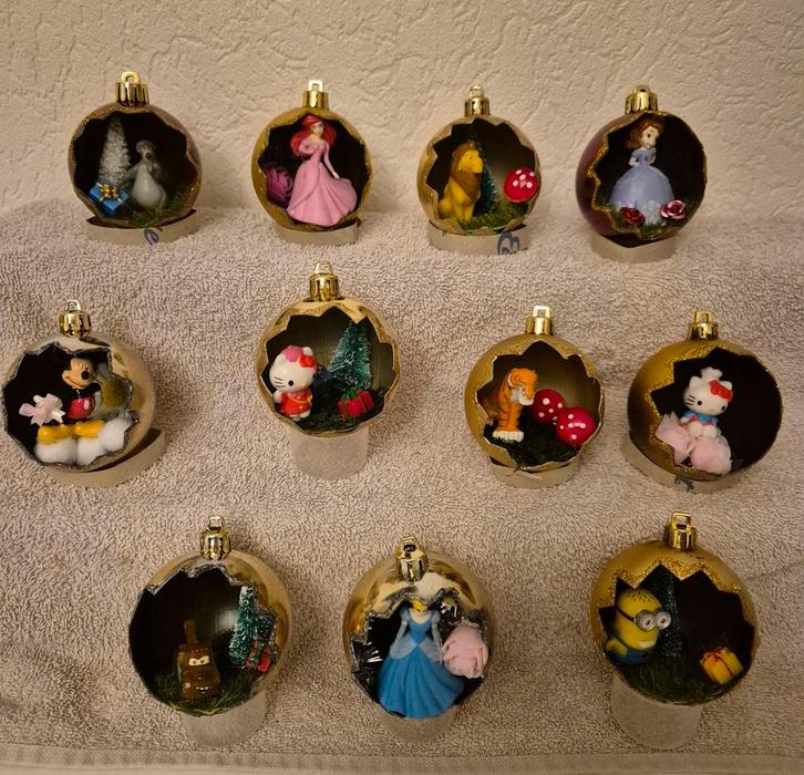 11x kerstballen met o.a mickey.baloe. prinsessen, Diversen, Kerst, Zo goed als nieuw, Ophalen of Verzenden