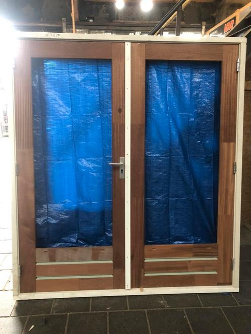 Nieuwe dubbele tuindeuren in kozijn, Doe-het-zelf en Verbouw, Kozijnen en Schuifpuien, Nieuw, Deurkozijn, Hout, Ophalen