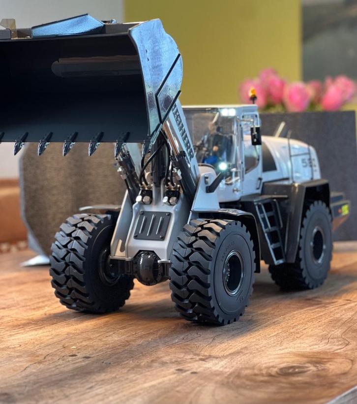 RC 1/14 RTR Liebherr L580 Shovel Wiellader Tamiya Lesu WIT, Hobby en Vrije tijd, Modelbouw | Radiografisch | Overige, Nieuw, Ophalen of Verzenden