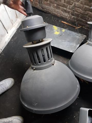 Industriele lampen beschikbaar voor biedingen