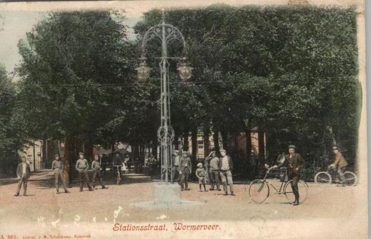 Wormerveer Stationsstraat  lantaarn en volk  st 1904, Verzamelen, Ansichtkaarten | Nederland, Gelopen, Noord-Holland, Voor 1920