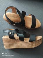 Mooie sleehak sandalen, met zacht voetbed maat 40 nieuw, Nieuw, Sandalen of Muiltjes, Ophalen of Verzenden