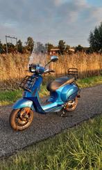 Vespa sprint 2015 “ doe een leuk bod”, Fietsen en Brommers, Scooters | Vespa, Ophalen, Overige modellen, Zo goed als nieuw, Benzine