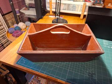 Vintage Houten Bak met Handvat beschikbaar voor biedingen