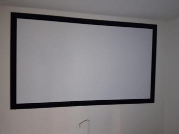 Prachtig projectiescherm Kingpin VFS240 beschikbaar voor biedingen