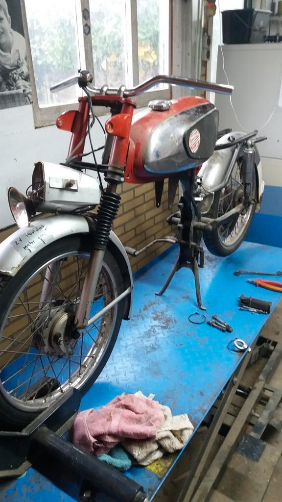 Gezocht: BATAVUS TS 49/ VOOR ONDERDELEN/RESTAURATIE, Fietsen en Brommers, Brommeronderdelen | Oldtimers, Gebruikt, Batavus, Ophalen of Verzenden