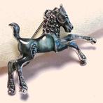 Vintage broche grijs paard emaille marcasiet jaren '60, Overige materialen, Gebruikt, Verzenden, Minder dan 4 cm