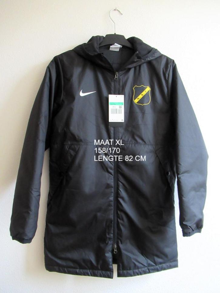 Nac/Breda officiële unisex Nike Winterjas - erg mooi- koopje, Sport en Fitness, Voetbal, Zo goed als nieuw, Overige typen, Maat XL