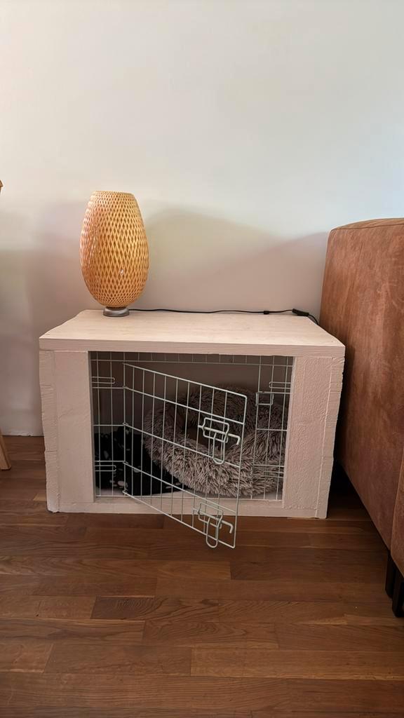 Fijne bench van hout voor kleine hond, Dieren en Toebehoren, Hondenbenches, Zo goed als nieuw, Ophalen