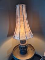 Vintage lamp op zware oude karrewiel, Antiek en Kunst, Ophalen