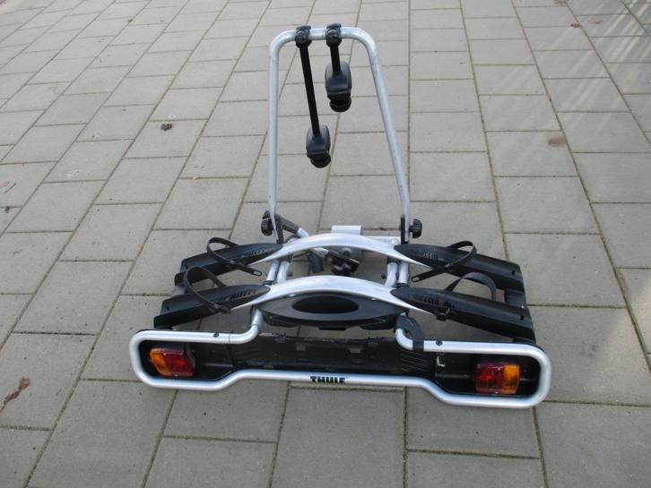 Een Nette Kantelbare Thule Euroway 945 Fietsendrager., Auto diversen, Fietsendragers, Gebruikt, Trekhaakdrager, 2 fietsen, Brede banden