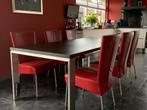 Eethoek: zwarte houten tafel met 6 rood leren stoelen, Huis en Inrichting, Complete eetkamers, Modern, Zo goed als nieuw, 6 tot 8 stoelen