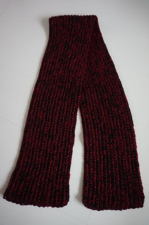 NIEUW Sjaal donkerrood zwart gebreid warm rood rode handmade, Kleding | Dames, Mutsen, Sjaals en Handschoenen, Nieuw, Sjaal, Ophalen of Verzenden