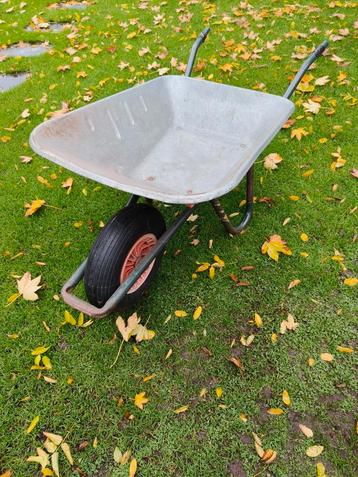 Gebruikte kruiwagen beschikbaar voor biedingen