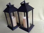 2 kunstof lantaarns met kaarsen op batterijen, Huis en Inrichting, Woonaccessoires | Kandelaars en Kaarsen, Overige materialen