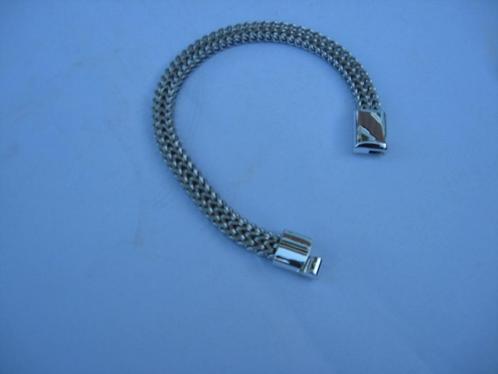 Lees heel de advertentie  Heren armband. metaal staat = NIEU, Sieraden, Tassen en Uiterlijk, Armbanden, Nieuw, Staal, Zilver, Ophalen of Verzenden