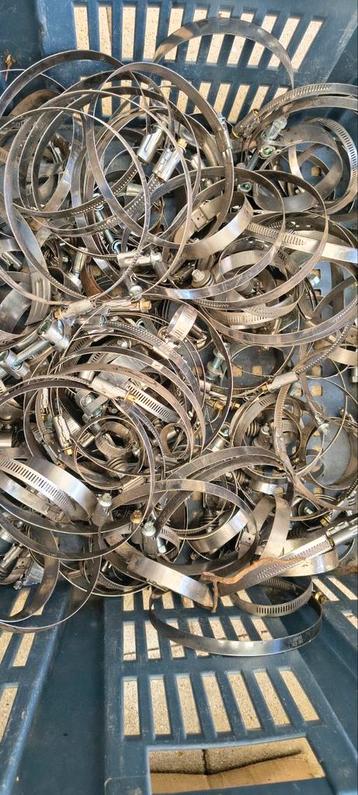 Slangen klemmen maten door elkaar ca 40 kilo beschikbaar voor biedingen