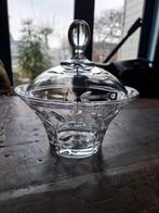 Bonbonnière van helder glas, Ophalen