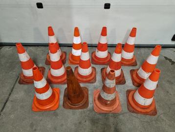 afzetkegel-verkeerspion-pilon-pylon beschikbaar voor biedingen
