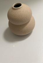 Vaasje H en M home, kleur beige, Overige kleuren, Aardewerk of Porselein, Ophalen of Verzenden, Zo goed als nieuw