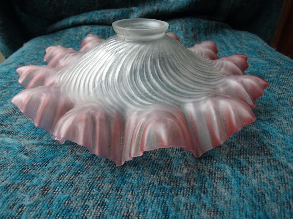 Matglazen lampenkap, wit roze geschulpt, satijnglas, matglas, Antiek en Kunst, Ophalen