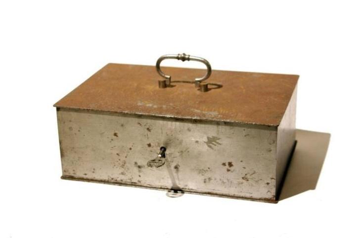 Vintage geldkist met sleutel - Engeland - 4Kg - 1920 / 1950, Antiek en Kunst, Curiosa en Brocante, Ophalen of Verzenden