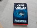 Clive Cussler - Poolstorm, Ophalen of Verzenden, Zo goed als nieuw, Clive Cussler, Nederland