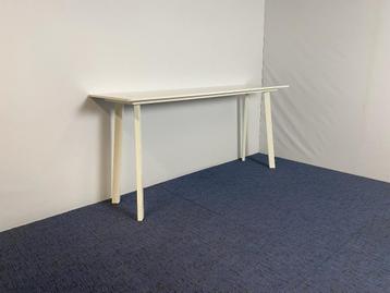 Hoge vergadertafel Gispen TM, wit blad, wit frame, 230 x 70 beschikbaar voor biedingen