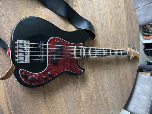 Sire Marcus Miller P7 Black 5-snarige basgitaar, Muziek en Instrumenten, Snaarinstrumenten | Gitaren | Bas, Gebruikt, Elektrisch