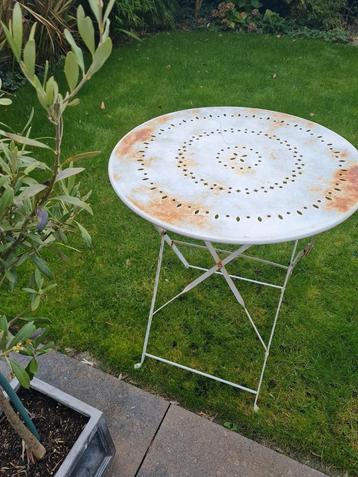 Witte brocante ijzeren tuintafel bistrotafel bistro beschikbaar voor biedingen