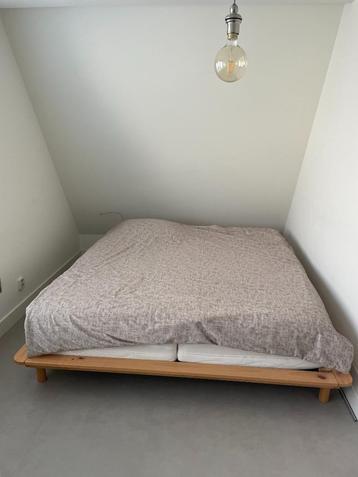 Massief Houten Ledikant met lattenbodem beschikbaar voor biedingen