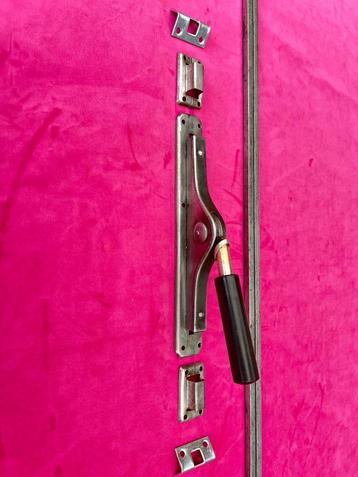 Espagnoletten Frankfurter/Bauhaus met bakelieten handgreep beschikbaar voor biedingen