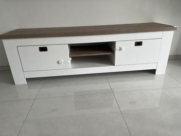 Tv kast beschikbaar voor biedingen
