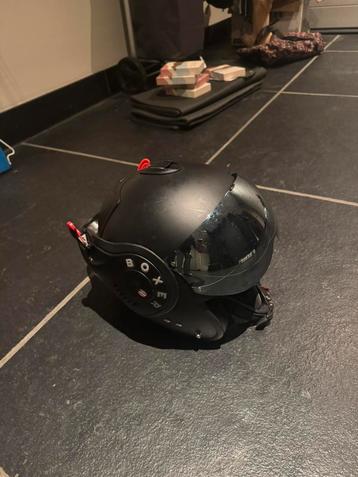 Boxer helm beschikbaar voor biedingen