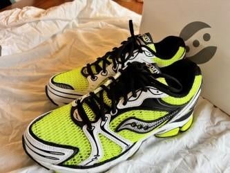 Saucony hardloopschoen  mt 44 ProGrid Triumph 4 NIEUW !, Hardloopschoenen, Nieuw, Hardlopen, Saucony