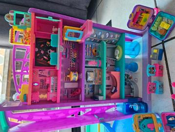 polly pocket winkelcentrum met poppetjes  beschikbaar voor biedingen
