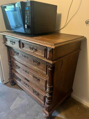 Antiek Dressoir in Goede Staat beschikbaar voor biedingen
