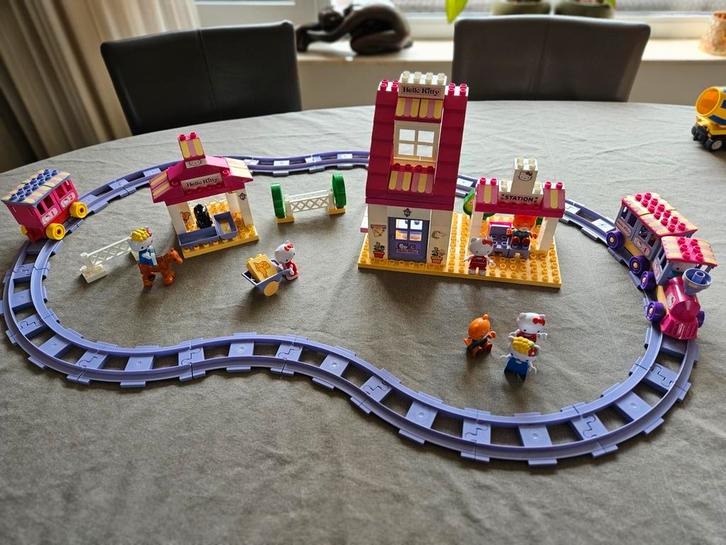 Hello Kitty Unico duplo Trein & Manege Set, Kinderen en Baby's, Speelgoed | Duplo en Lego, Gebruikt, Duplo, Complete set, Ophalen of Verzenden