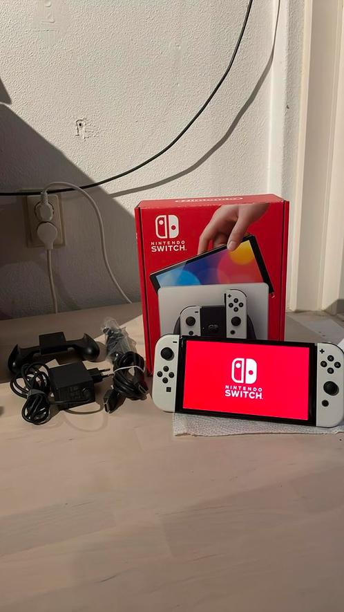 Nintendo switch OLED | zo goed als nieuw + beschermglas, Spelcomputers en Games, Spelcomputers | Nintendo Switch, Zo goed als nieuw