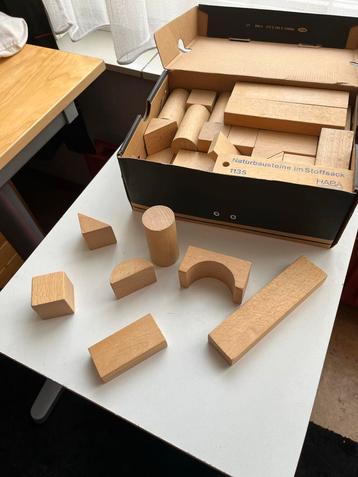 Houten speelgoed beschikbaar voor biedingen