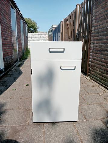 2 bureau kastjes van lichtgrijs MDF, NIEUW! beschikbaar voor biedingen