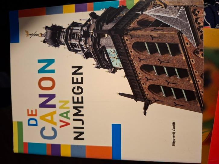 De canon van Nijmegen Toon Bosch, Boeken, Overige Boeken, Ophalen of Verzenden