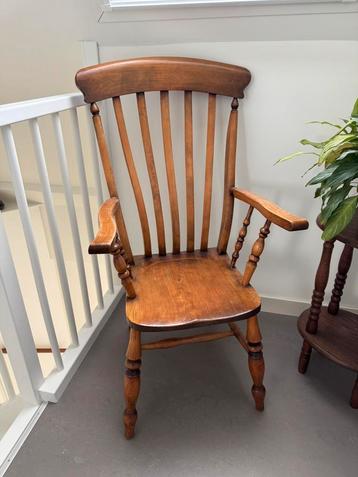 Brocante/Engelse houten stoel beschikbaar voor biedingen