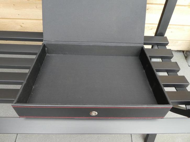 Leren opberg box voor het merk   Yamaha, Doe-het-zelf en Verbouw, Kratten en Dozen, Zo goed als nieuw, Doos, Minder dan 50 cm