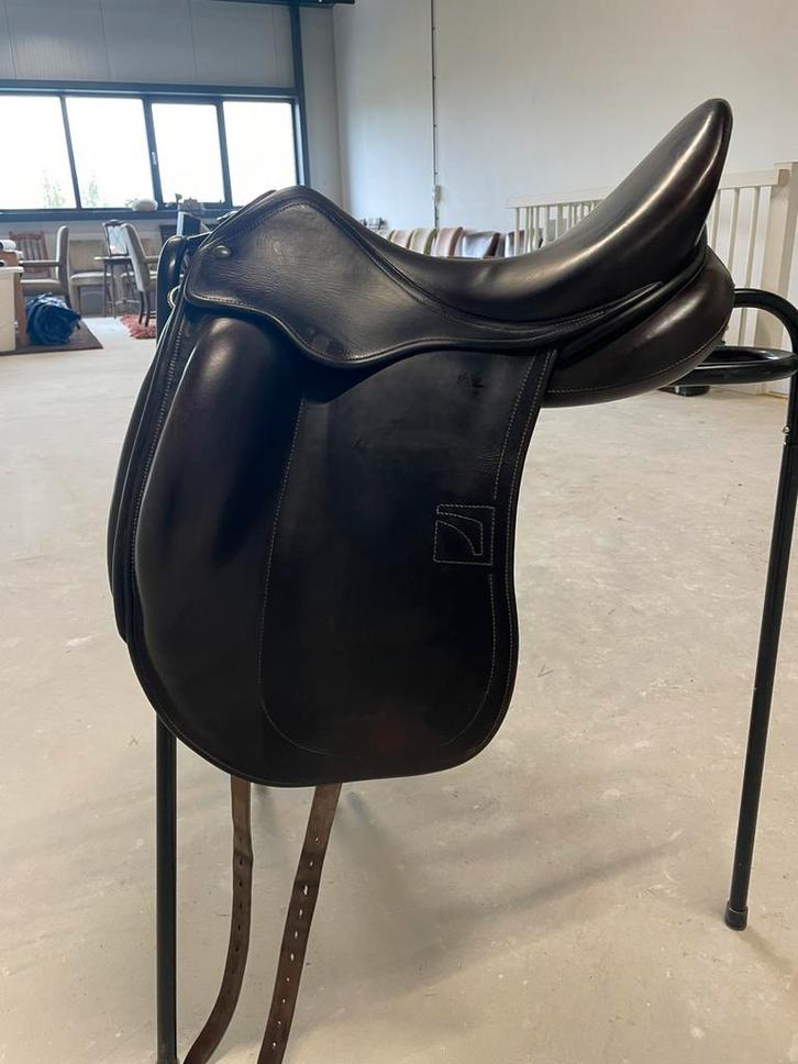 Bruine Luc Childeric DNL 17 inch, Dieren en Toebehoren, Paarden en Pony's | Zadels, Gebruikt, Dressuur, Ophalen of Verzenden
