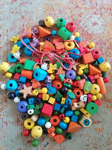 Houten kralen /ketting maken beschikbaar voor biedingen